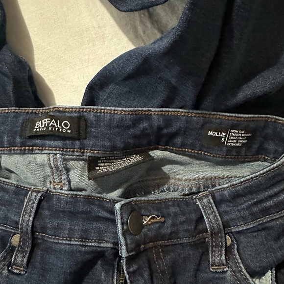 Buffalo high rise - Picture 2 of 3